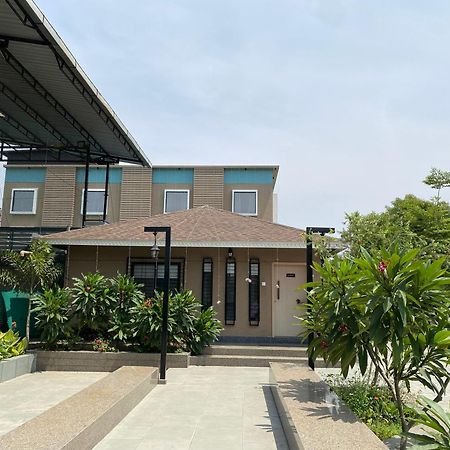 The Pavilion Park Resort Mālegaon Exterior foto