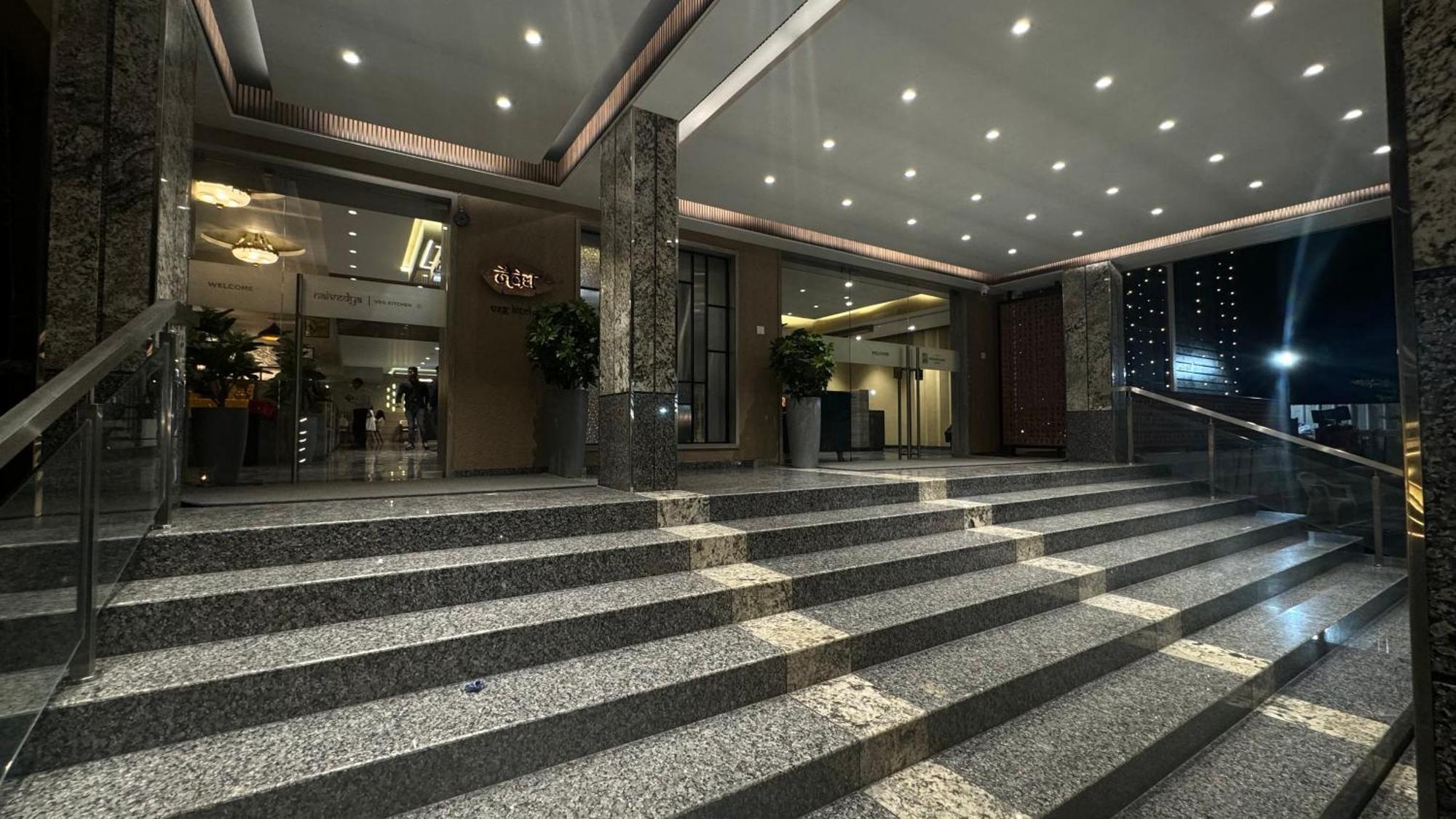 The Pavilion Park Resort Mālegaon Exterior foto