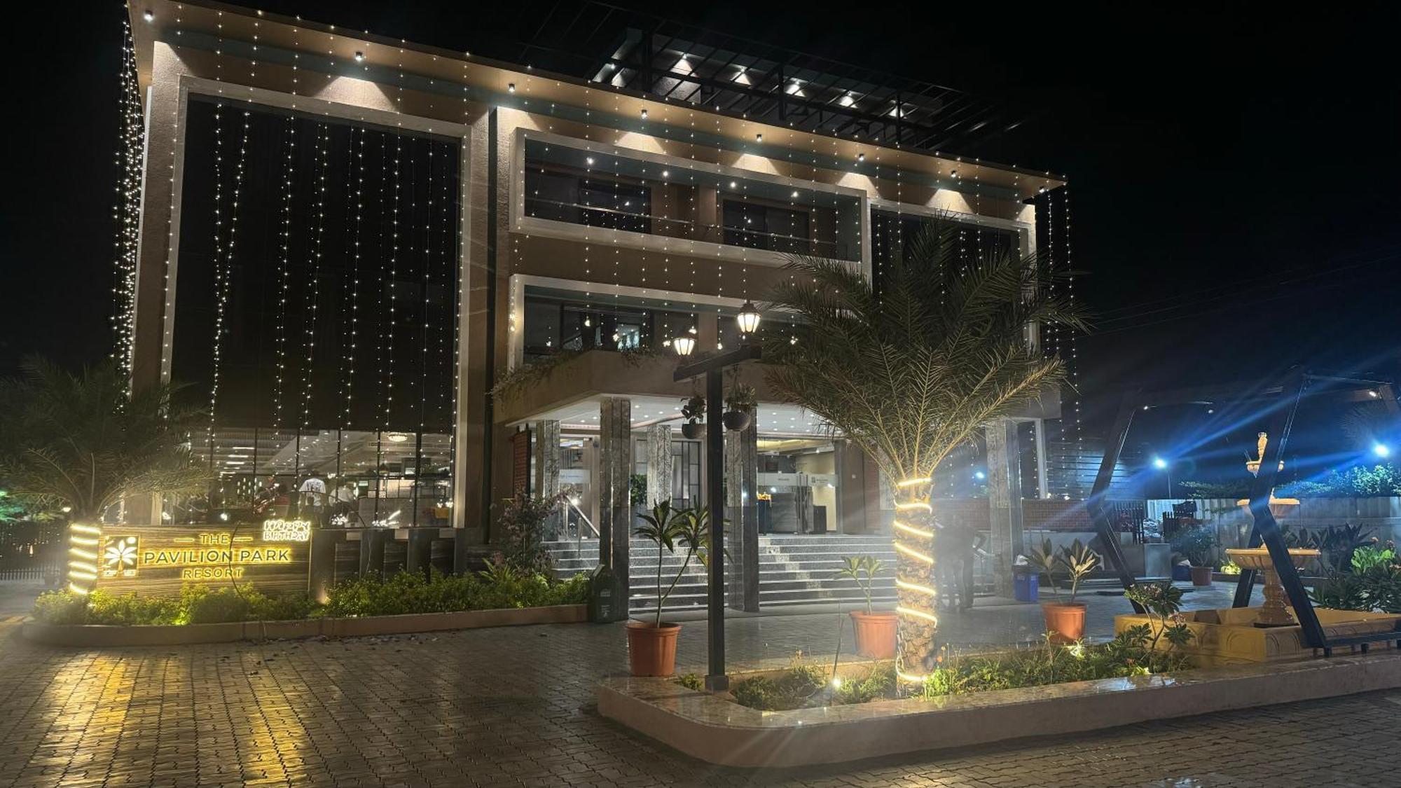 The Pavilion Park Resort Mālegaon Exterior foto